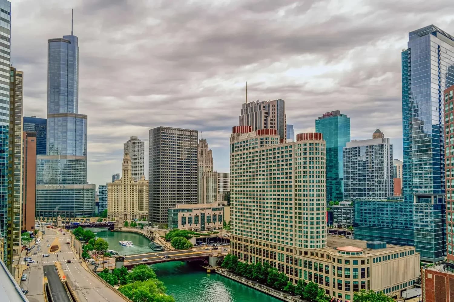 Map of Chicago's 77 neighborhoods served by Dello Investments